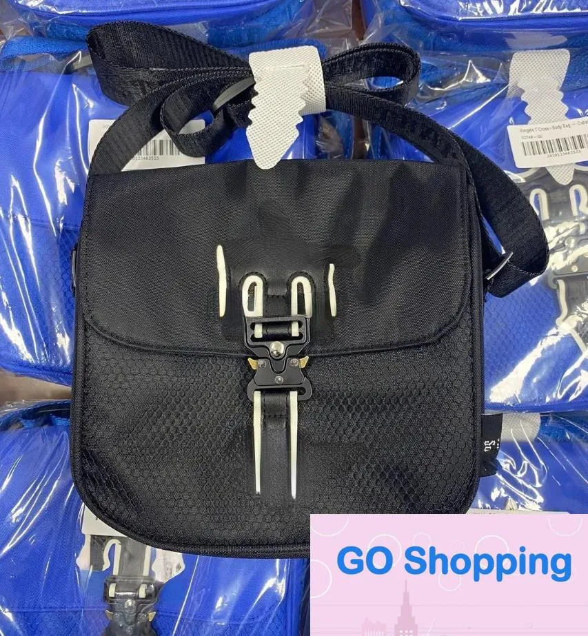 Toptan Kadın Messenger Naylon Crossbody Çanta Kadınlar Erkek Rapçi İngiltere Lüks Tasarımcı Çanta Omuz Debriyajı Su Geçirmez Sırp Çantası Çanta