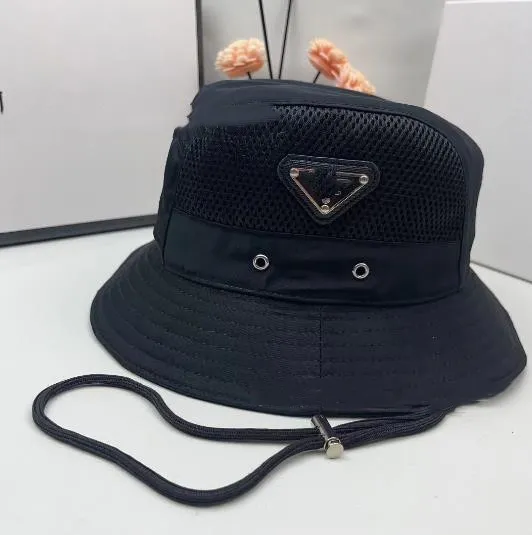 韓国スタイルのトライアングルマークバケツハットクラシックオールマッチナイロンバケツハットメンズアンドレミスの同じ太陽に耐える顔のように見える小さなバケツ帽子