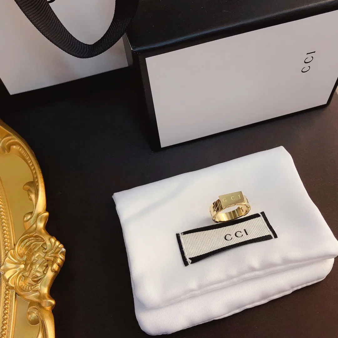 Classic Premium Wedding Ring Luxury Girls Plain Rings Designer Brand Letter Ring 18k Gold Plated Exquisite Jewelry Accessori330o