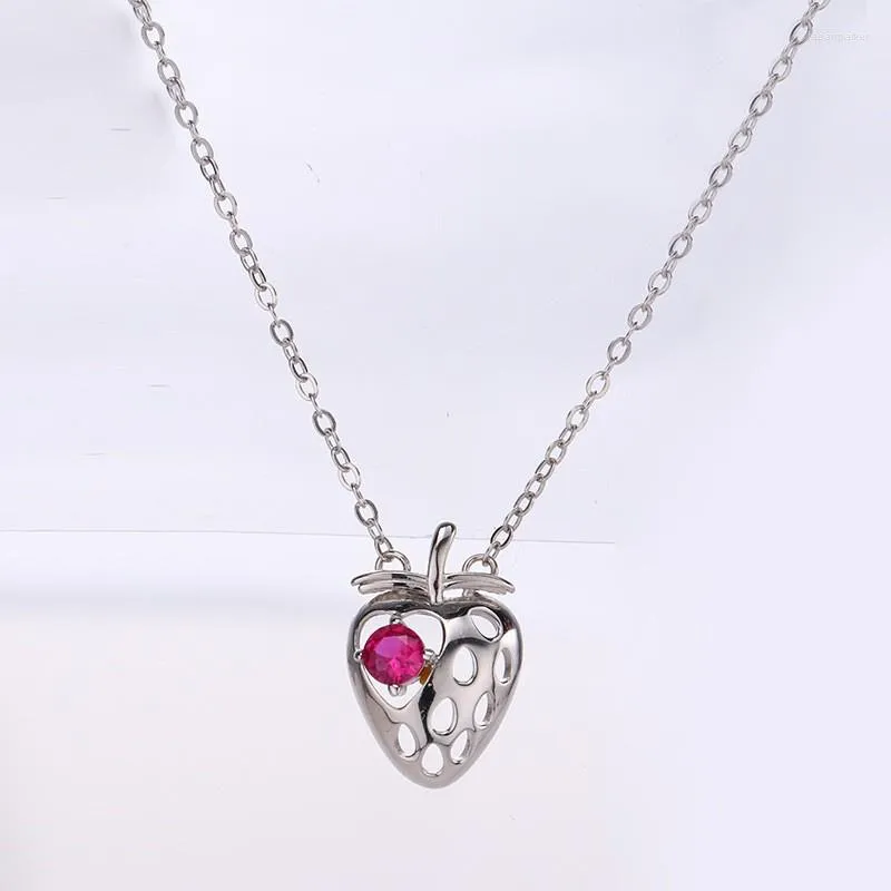 Kedjor Lefei Jewelry 925 Silver Fashion Trend Luxury Simple Creative Red Strawberry Pendant Necklace for Women Party Wedding Charm Gift