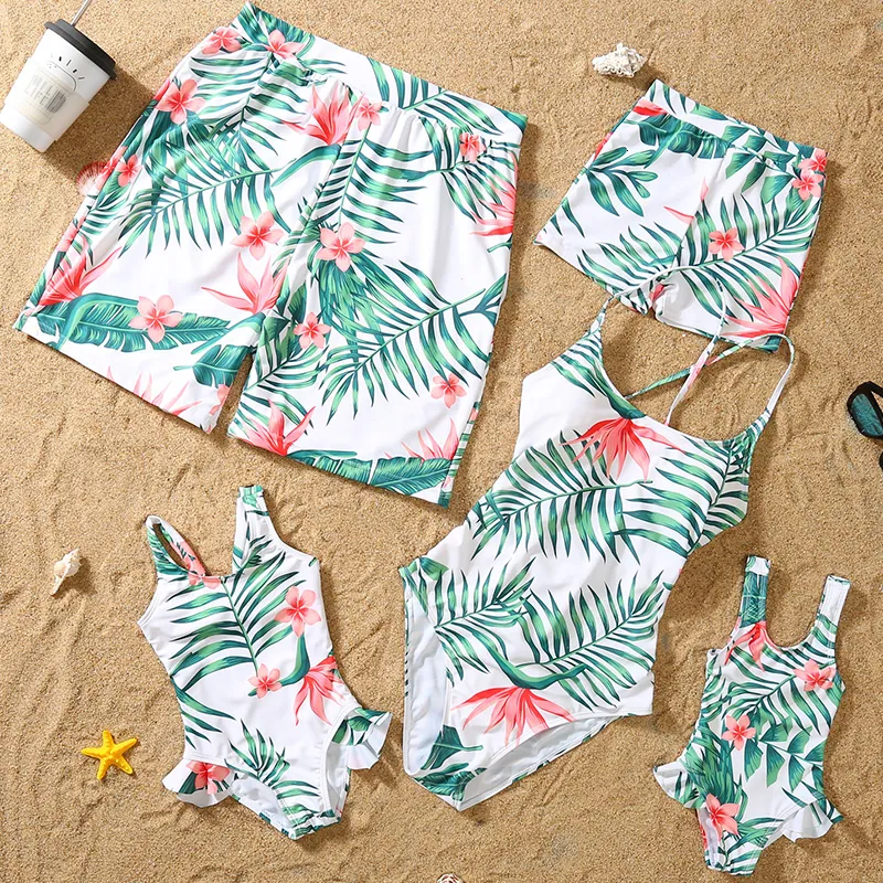 Girl's Dresses 2023 Family Matching Swimsuits Mother Daughter Swimwear Leaf Father Son Swim Shorts Beach Mommy and Me Clothes Outfits 230728