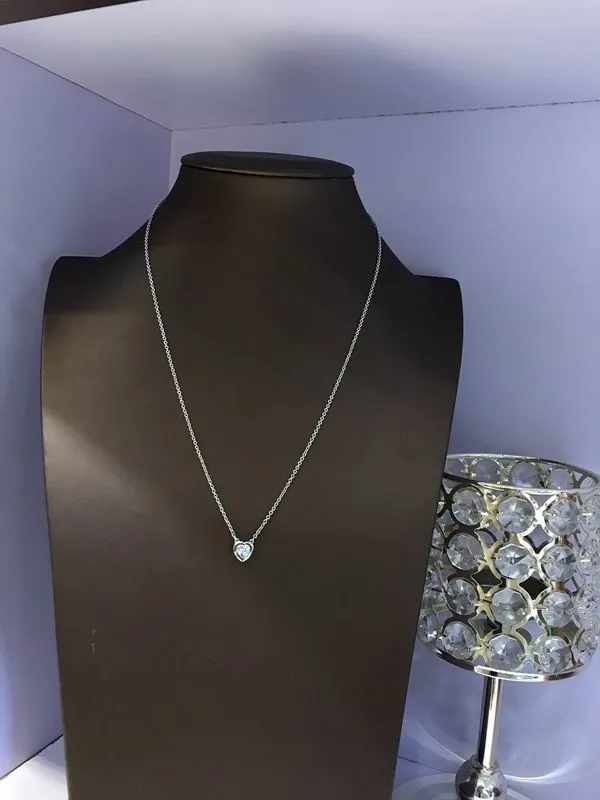 2023 härlig söt hänge halsband lång silver tunn rostfritt stål kedja diamanter kristall hjärtdesign kvinnor halsband med dammväska och låda