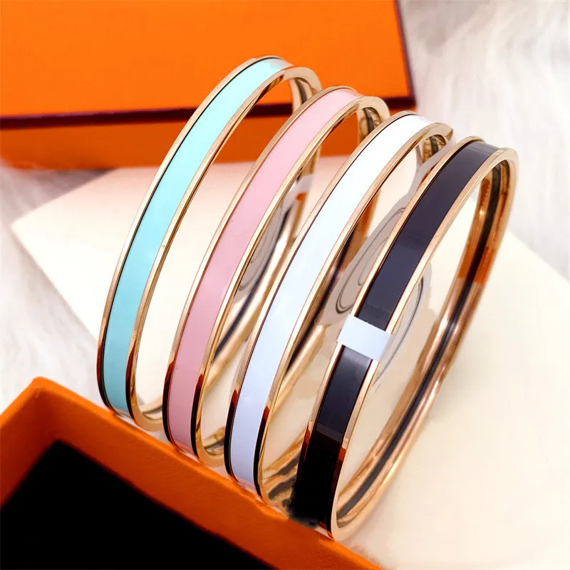 Uni Bracelets Designer Jewelery Fashion Bangle for Women Men Lovers Multi Color Selection Titanium Steel 18K Gold Plated Usisex Wedding Gifts Silver Charm Bracelet