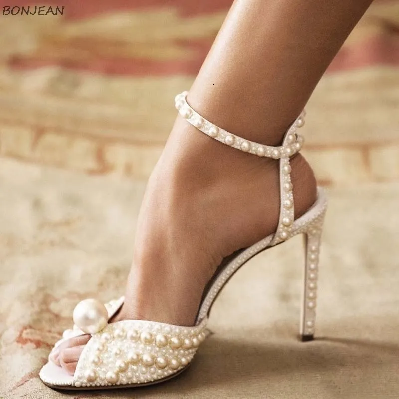 Elbise ayakkabıları kadın sandalet moda yüksek kaliteli düğün ayakkabıları kadınlar inciler studs lüks peep toe yüksek topuklu toka kayışı kadın sandaletler 230729