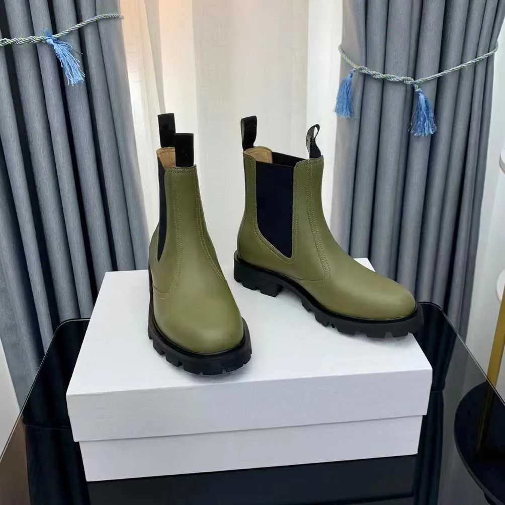 Botas de grife Triomphe celis tênis arco masculino outono inverno nova camada superior lisa couro bovino chelsea botas curtas de salto baixo botas femininas elásticas de um passo