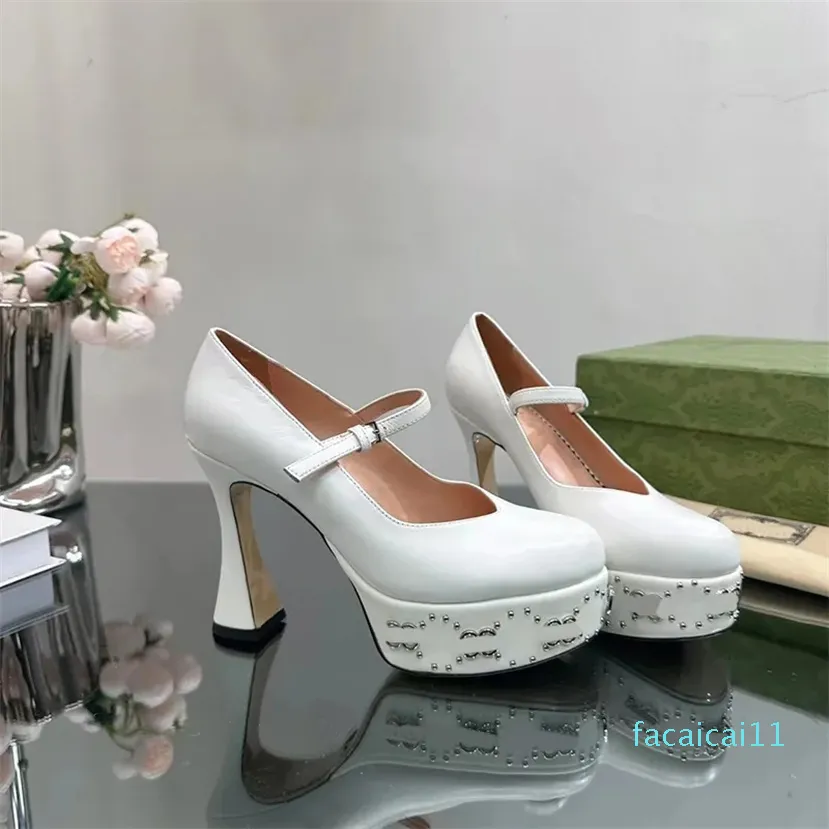 2023 Designer reine Farbe High Heels Sandalen Damen Leder One-line Schnalle Stil Laufsteg Party wasserdichte Sandale Damen Runde Zehen klobig