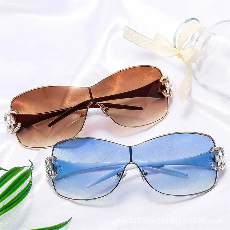 50% Rabatt Off -Großhandel der Sonnenbrille New Style Diamant Eingelegtes Fashion Metal Damen -Brillen großer Rahmen Ein Stück Sonnenbrassesbo9o