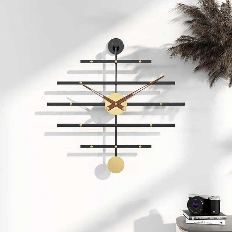Zegarki ścienne Moda kreatywna żelazna zegar spersonalizowana dekoracja do salonu i nauka metalu