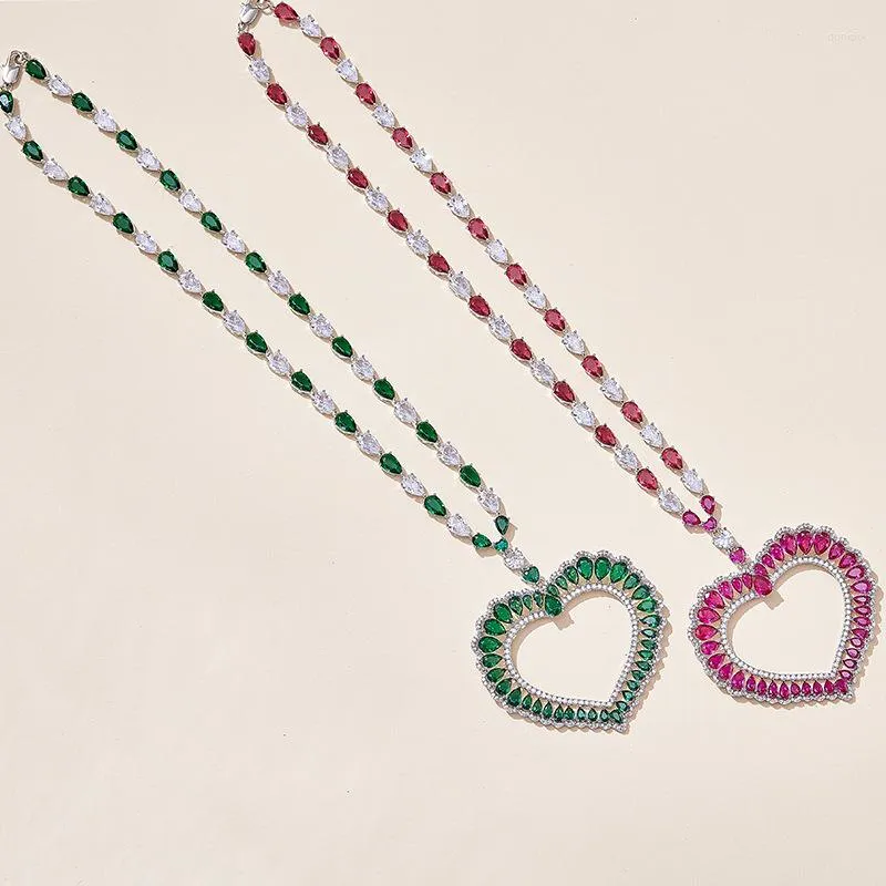Anhänger Halsketten Exquisite Mode Frauen Dame Halskette Inlay Rot Grün Zirkon Großes Herz Überzogene Gold Farbe Tropfen Form Schlüsselbein Kette
