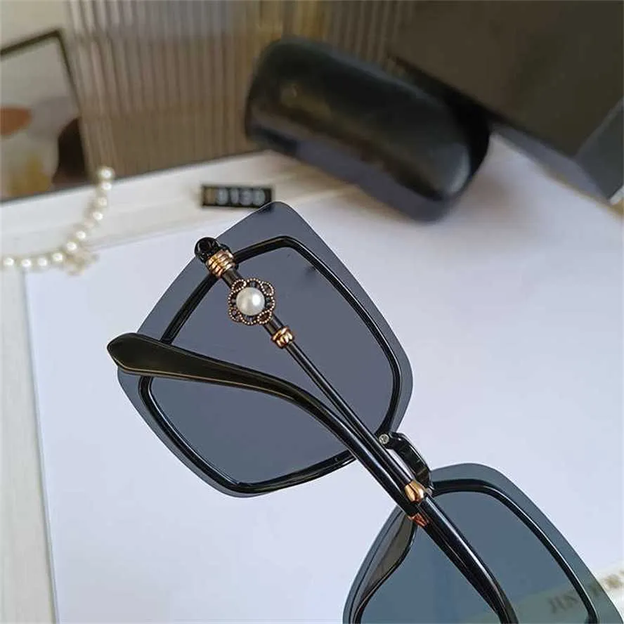 50% de descuento al por mayor de gafas de sol Xiaoxiangfeng Pearl Gran marco para mujeres NUEVA edición coreana Cara redonda redonda gafas de sol resistentes a los rayos UV