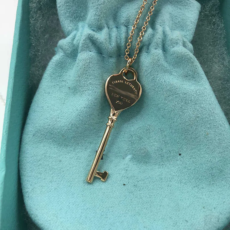 Designermärke TIFFAYS S925 Love Key Necklace For Womens Summer Clavicle Chain Popular Fashion Temperament Design Sense