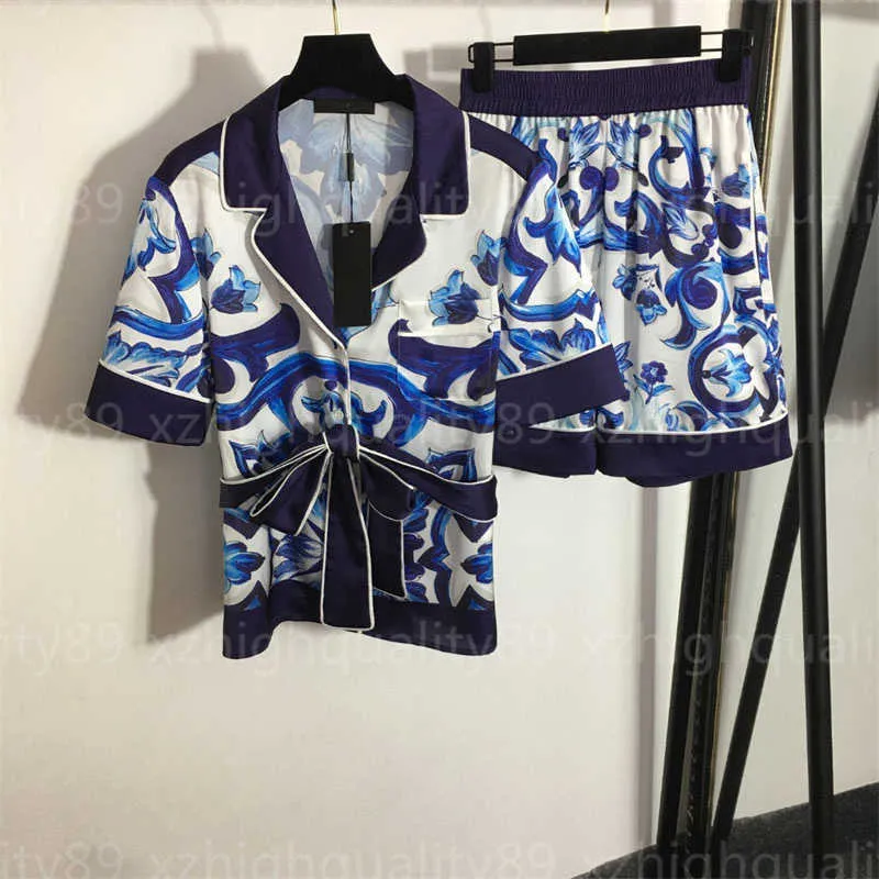 Summer Designer Dwuczęściowy zestaw koszulki Koszulka Miękka komfort materiał Celedon Print Kowączka TALITED LAPEL BLUSE BLUSE BLOUSE WYSOKIE ZESTAWY Koszule kobiet