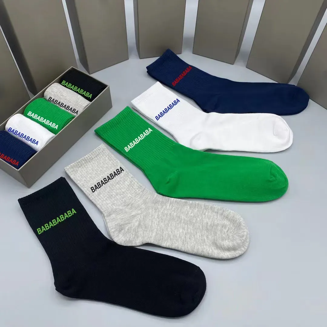 Nouveaux créateurs de mode femmes hommes chaussettes cinq paires Luxe Sports hiver B lettre imprimé chaussette avec boîte