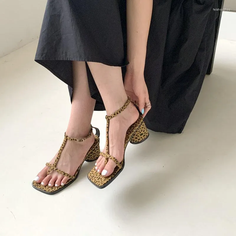 Instagram-versie Sandalen Koreaans van Leopard Print Pinch Toe Dikke hakken vrouwelijk 2024 Zomer Fairy Wind één-regel gespeld temperame 52814