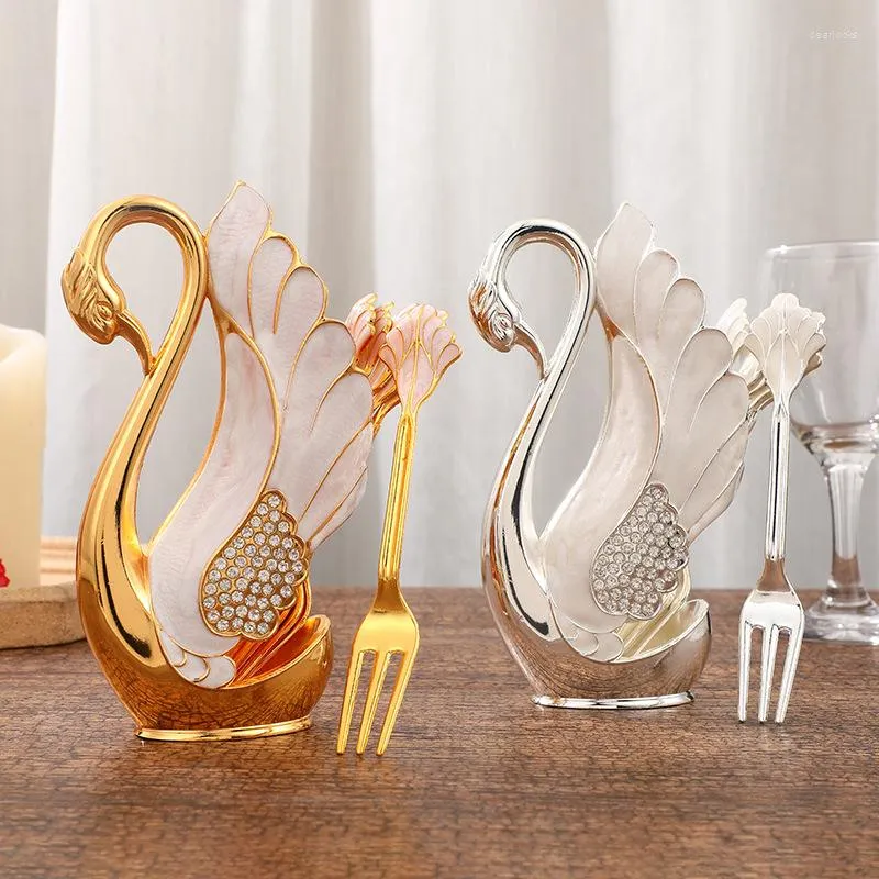 Set di stoviglie European Light Luxury Diamond Swan Spoon Frame Ornamenti decorativi in argento dorato Artigianato in lega