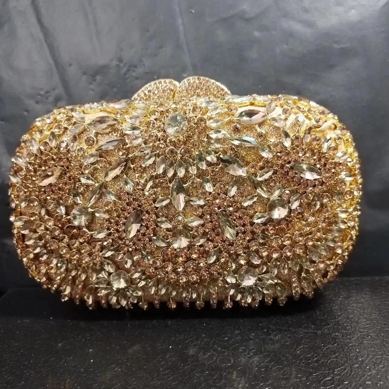 Sacs de soirée 17 Styles Golden Flower Femmes Cristal Embrayage Bourse Pierres Dames Partie Diamant Minaudière Sac À Main De Mariage Sacs À Main 230729