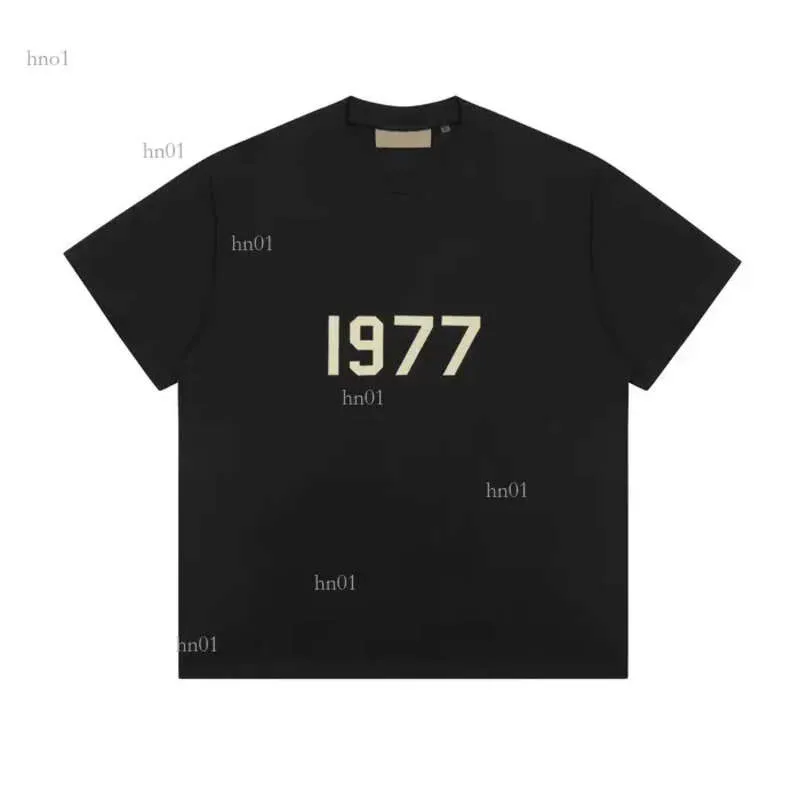 2022 Summer Designer T-Shirt Mens T-shirt Front Flocking 1977 Letter Silicon Back Mais Recente High Streetwear Solto Oversize Tee Skate D8