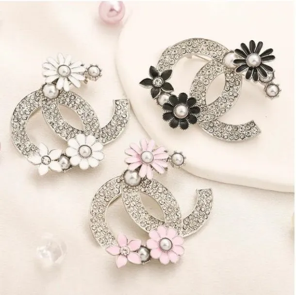 Newest Luxury Brand Designer Letter Pins Brooches Women Crystal Pearl Brooch Suit Pin Wedding Party Jewerlry Accessories Gifts 20style