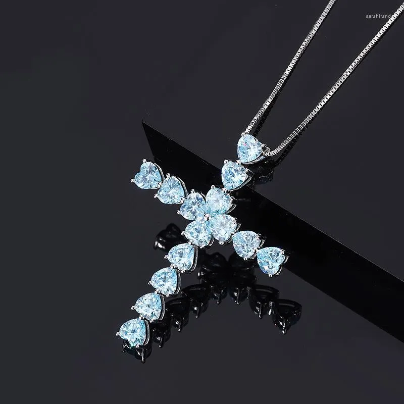 Catene Squisita catena in argento sterling 925 Cuore blu Collana con pendente a croce con diamanti ad alto tenore di carbonio per gioielli di lusso da donna