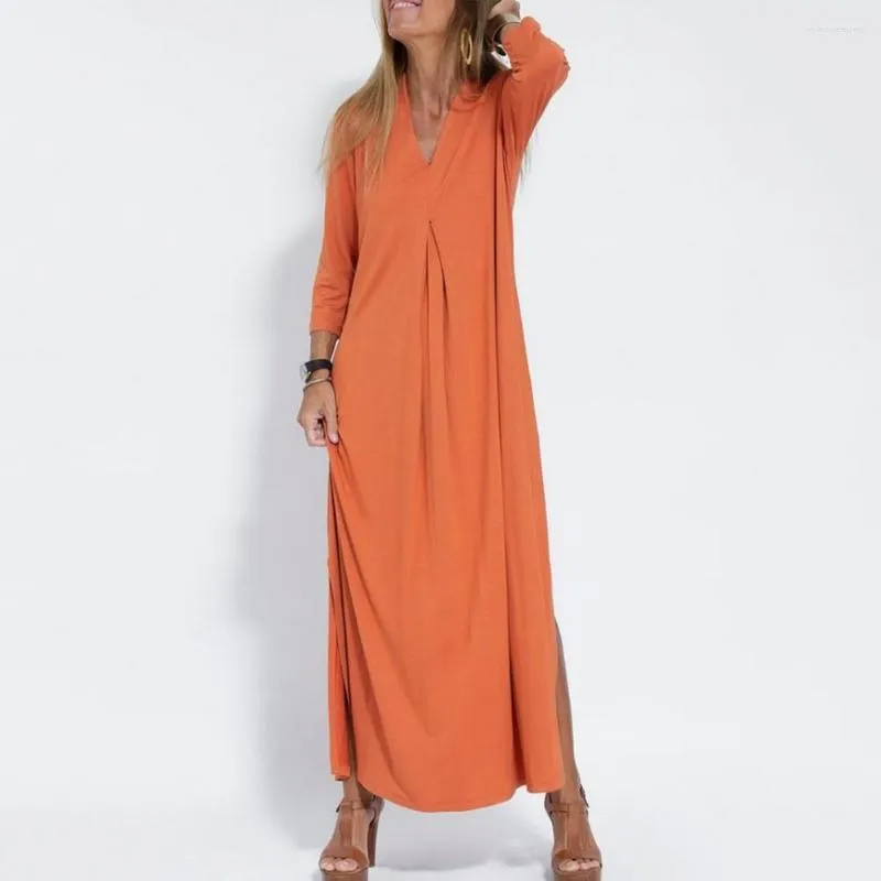 Vestidos casuales Mujeres Vestido de color sólido Elegante cuello en V Maxi Tejido de punto suave Mangas plisadas Dobladillo lateral dividido para una comodidad transpirable Señora