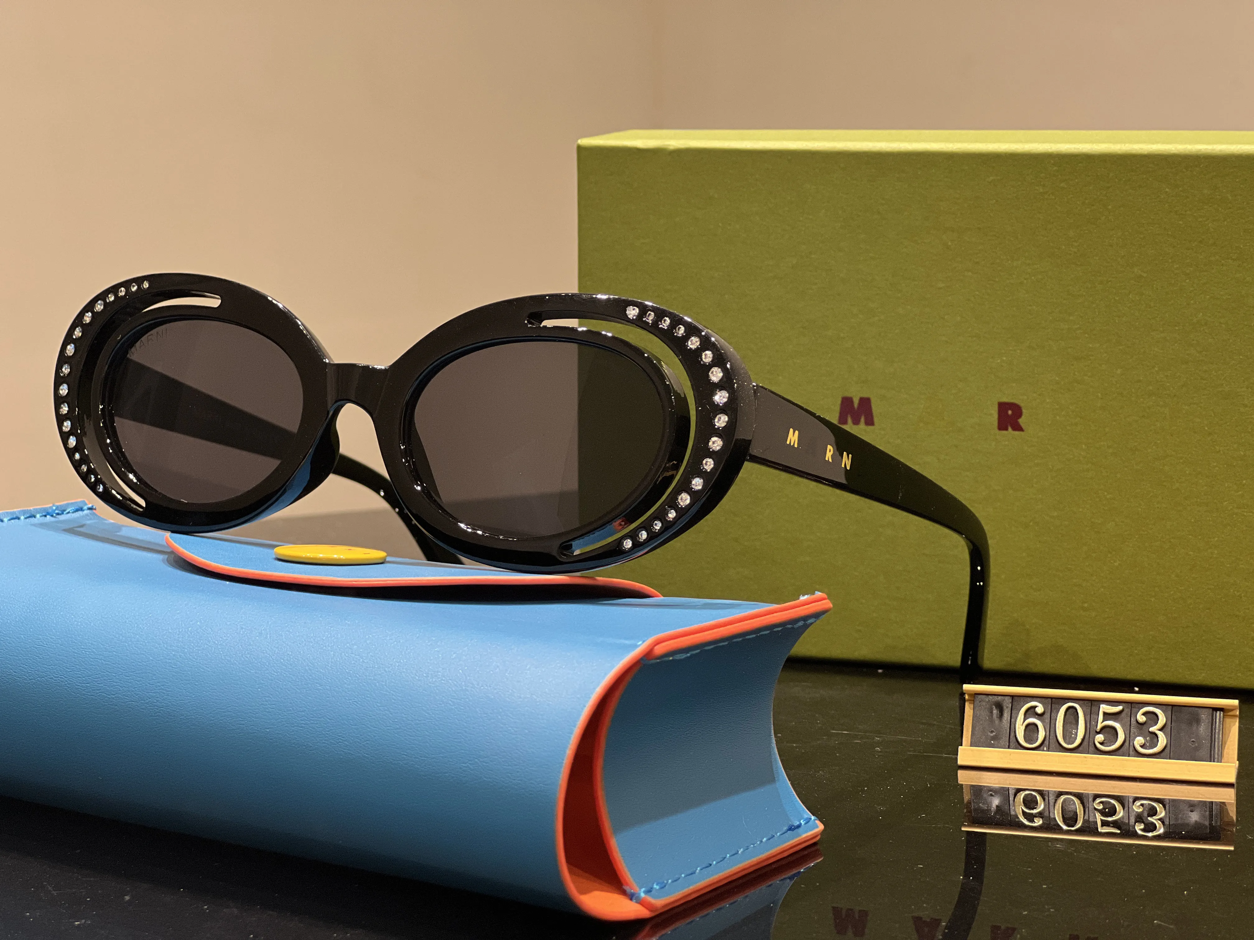 Gafas de sol de lujo, placa de ojo de gato de diseñador femenino, gafas de doble capa, hip hop masculino, gafas de sol resistentes a los rayos UV 6053