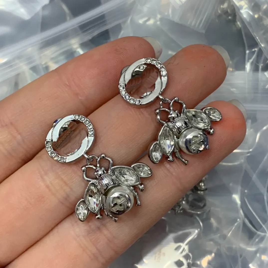 Luxe Insect Bee Stud Oorbellen Micro Inlays Crystal Vrouwen Hoepel Oorstekers Oorbel Alfabet Oorbellen Sieraden Set Valentijnsdag Gift Engagemen Met Doos CGUE11 --05