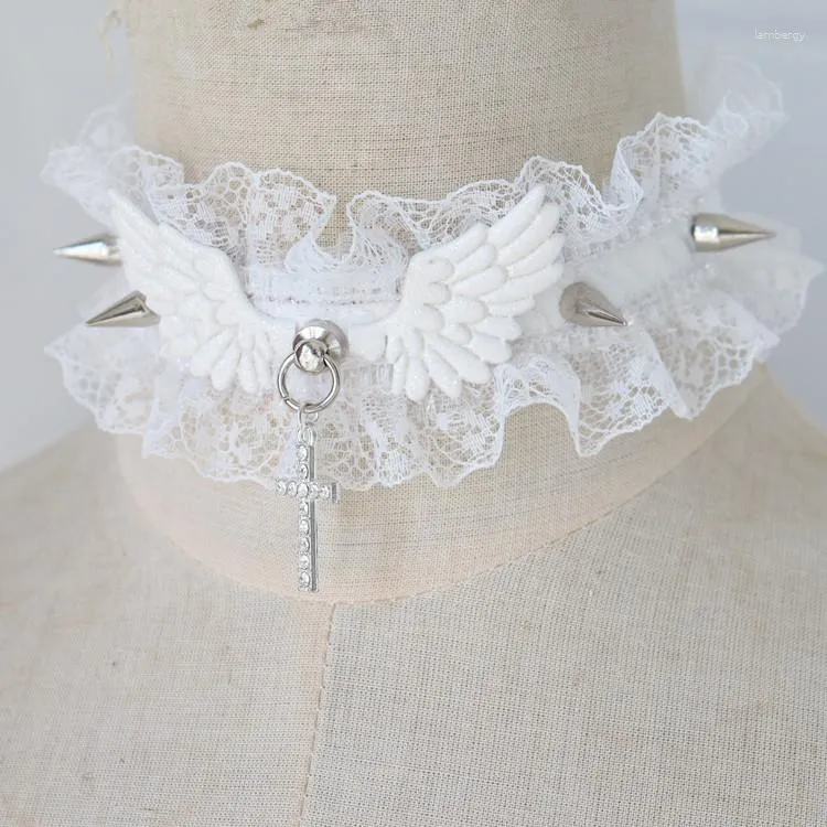 Tour de cou Style gothique foncé dentelle feuille de Lotus Rivet collier croisé pour femmes Lolita charme tempérament accessoires faits à la main