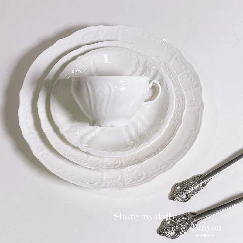 Conjuntos de louça branco puro branco francês vintage em relevo prato de cerâmica xícara de café sobremesa jantar
