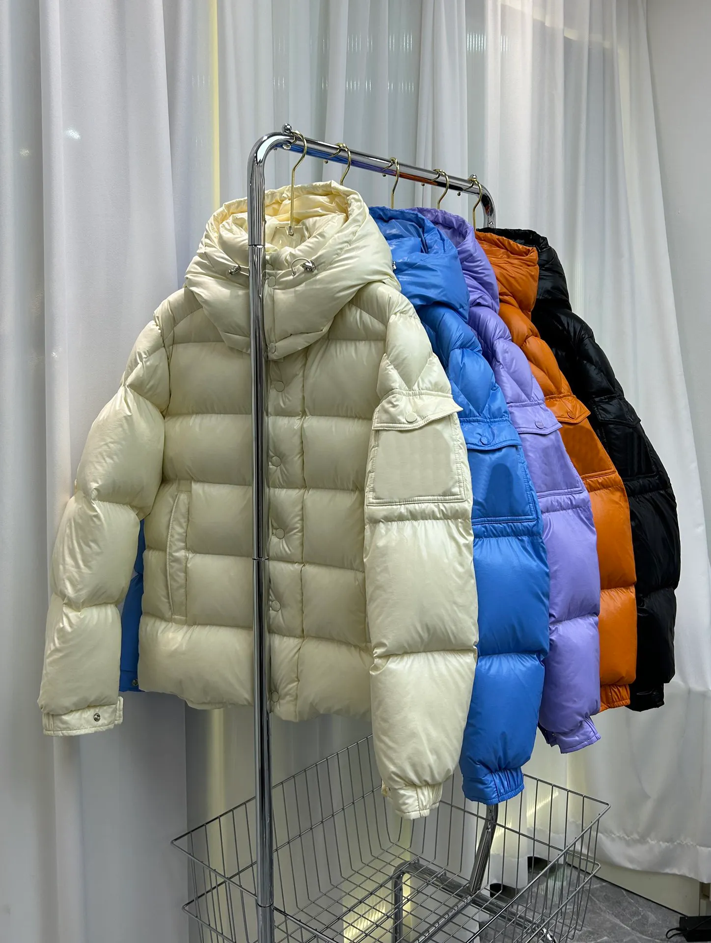Mens- och kvinnors modemärken ner jackor högkvalitet utomhus vindtät material varm vit anka ner jacka vinter lyxdesigner män kappa