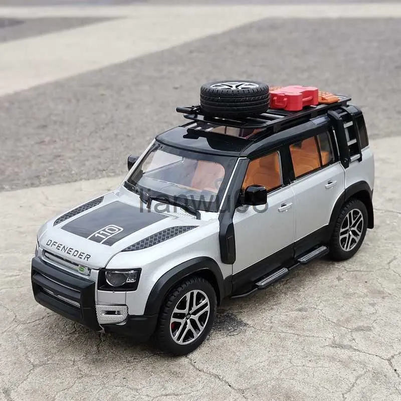 Voitures miniatures moulées sous pression 124 Rover Defender alliage modèle de voiture en métal moulé sous pression jouet véhicules tout-terrain modèle de voiture Simulation son et lumière cadeau pour enfants x0731