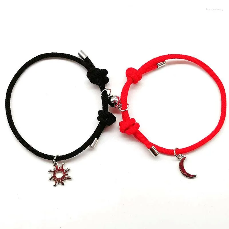 Pulseras con dijes Pareja romántica 2 Unids / set Corazón Magentic Braclet a juego Regalo del Día de San Valentín Emparejado Sol Luna Relación Amor Braslet