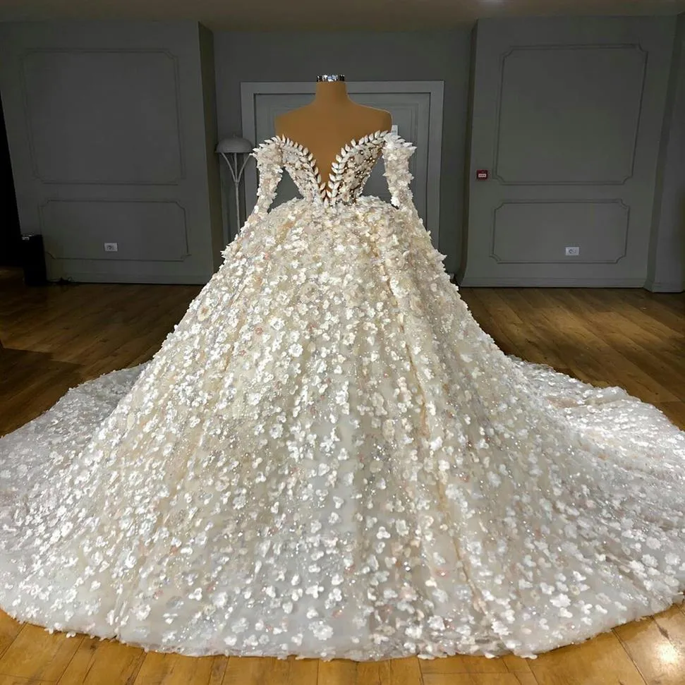 Robes de mariée de robe de bal de luxe sur la dentelle épaule 3D Appliques florales robes de mariée arabe longues