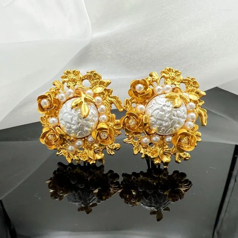 Studörhängen 2023 Vintage French Retro Light Luxury and Elegant Design Floral Pearl Ear Clip Studs