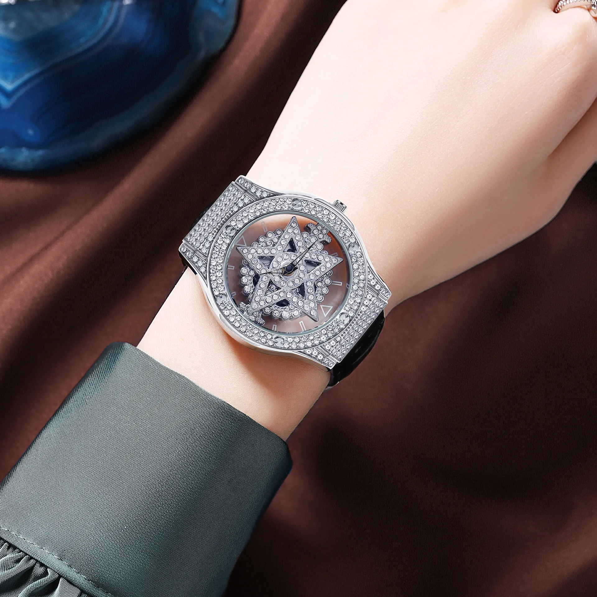 Les femmes regardent des montres de luxe de haute qualité créateur de mode étanche quartz-batterie pentagramme 39mm montre