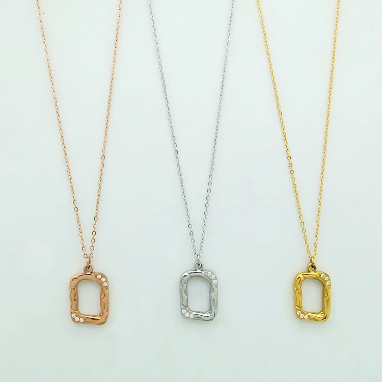 Modische Damen-Halskette mit ausgehöhltem, quadratischem Diamant aus Edelstahl