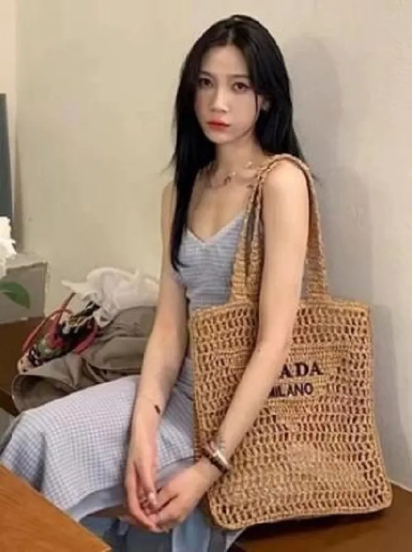 Nya Hot Ins Designer Brands Hollow Letters Raffia Straw Tote Fashion Paper Woven Women Shoulder Bags Summer Beach Handbag Luxury Bag