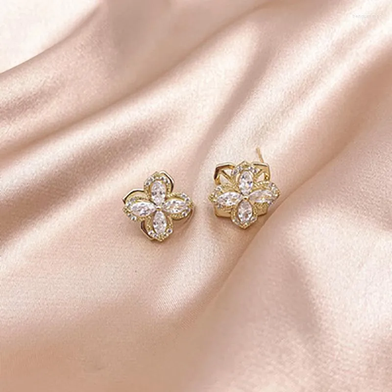 Pendientes de botón Floretes creativos de cuatro hojas que girarán Molino de viento Plata de ley 925 Flor exquisita 2023 De moda