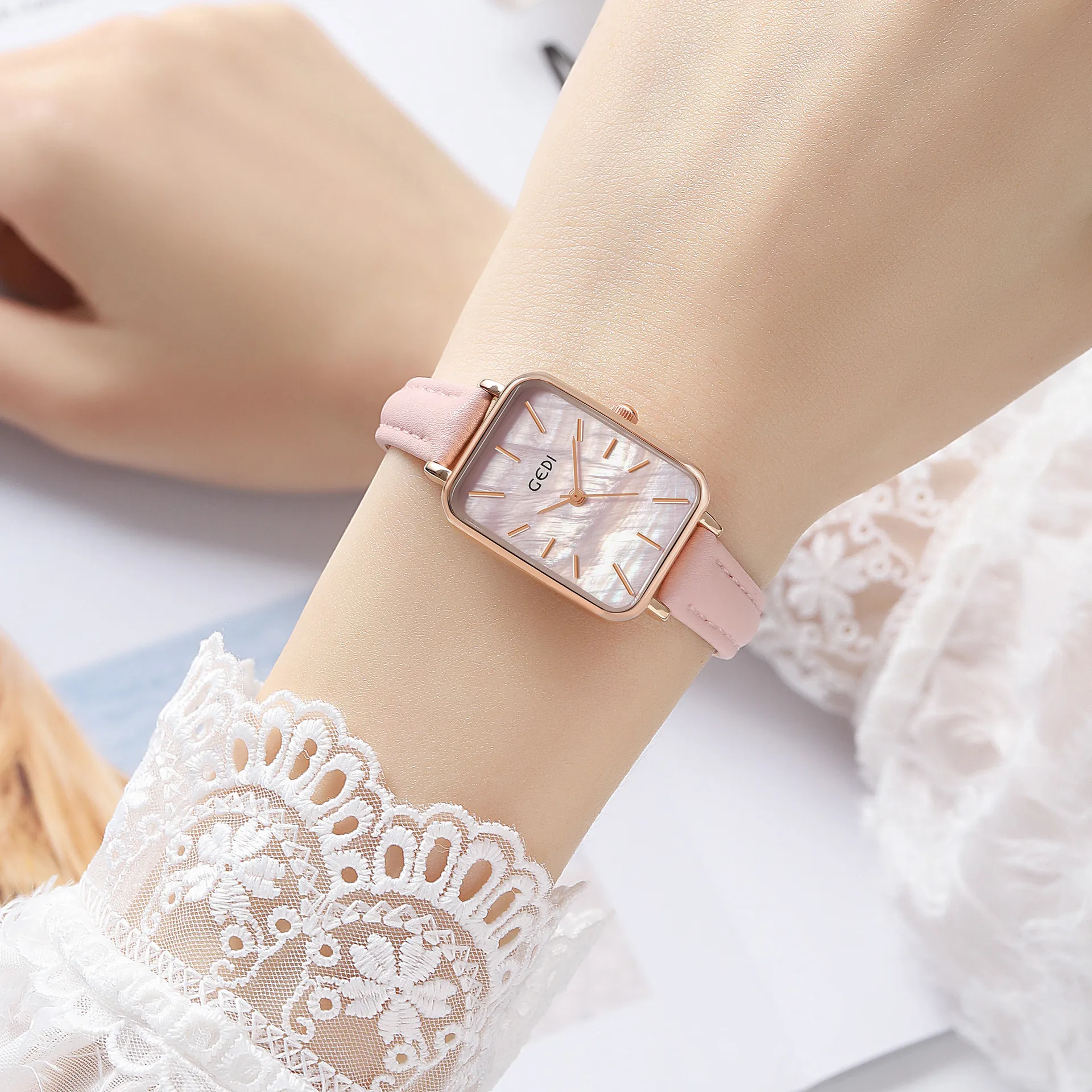 Montre femme montres de haute qualité luxe créateur de mode étanche quartz-batterie Rectangle 26mm montre