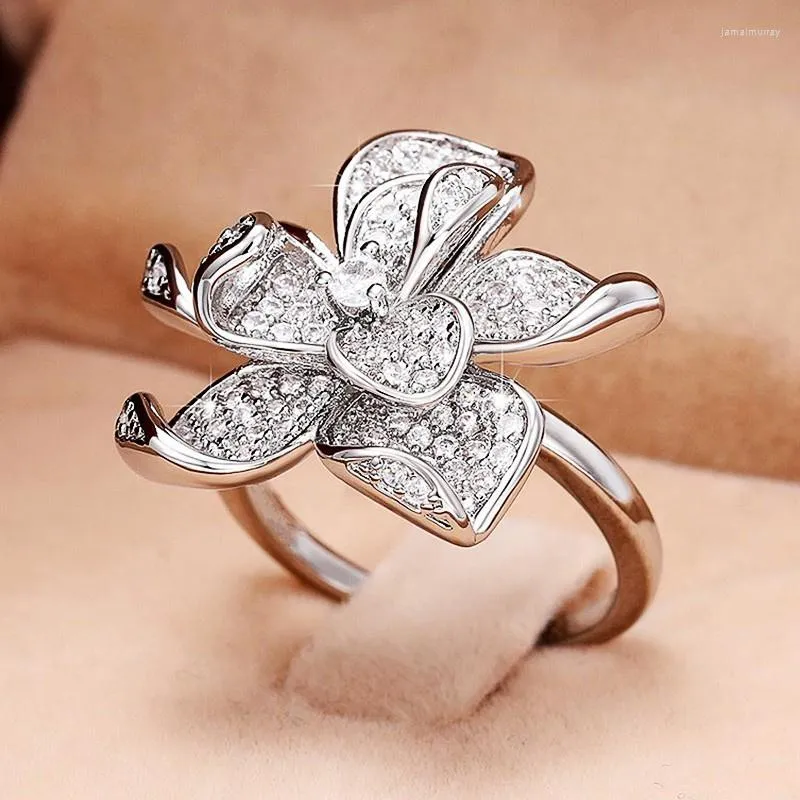 Trouwringen Luxe Vrouwelijke Grote Camellia Bloem Ring Zilver Kleur Voor Vrouwen Charm Wit Zirkoon Stone Engagement Sieraden