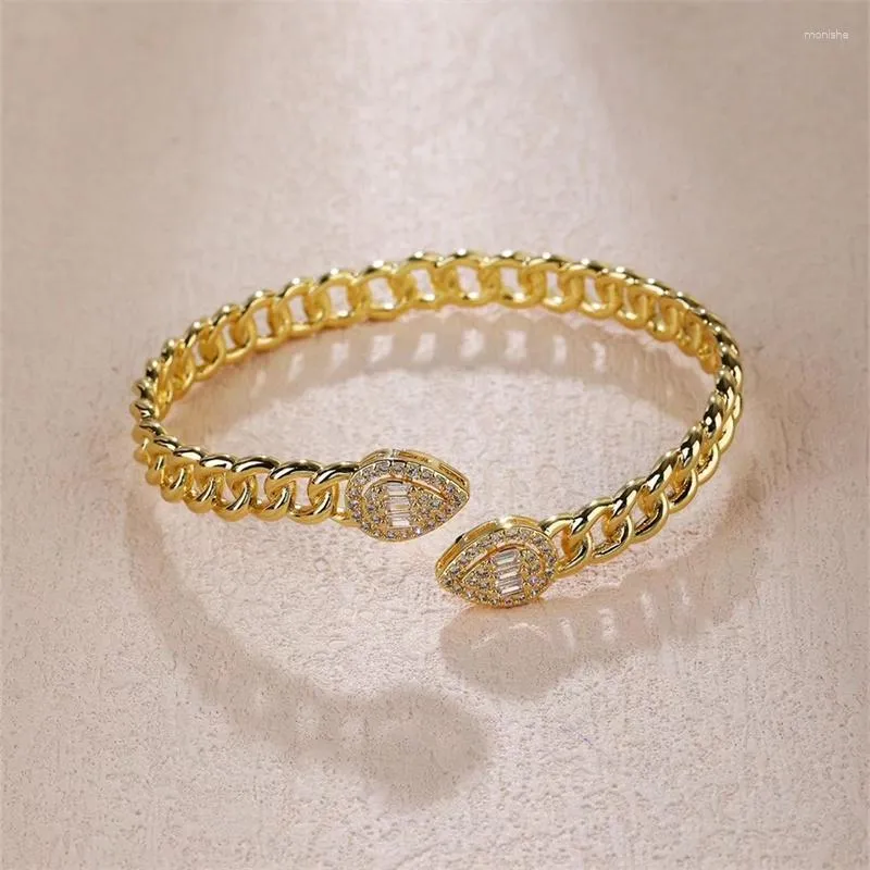 Bangle 2023 Luxury Hiphop Iced Out Bling Opened Sparking CZ Heart Bracciale Color oro Farfalla ovale Charm per uomo Donna Gioielli