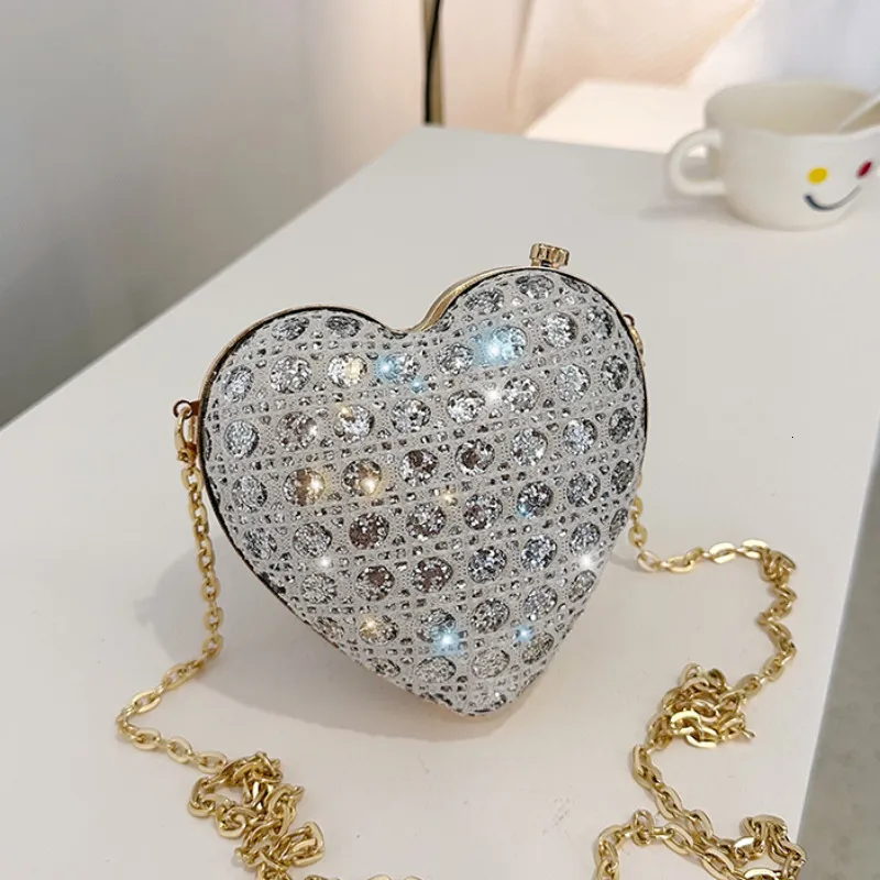 Kvällspåsar Fashion Heart for Women 2023 Sparkle Diamond Handbag Party Luxury Small Purse Chain Shell Shoulder Bag Woman 230731
