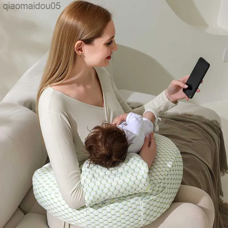 Hands free top breastfeeding pillow