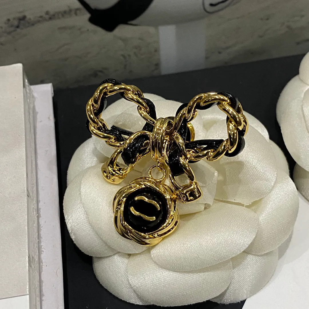 20Style Brand Designer C Dubbla bokstav Broscher Kvinnor Män Par Luxury Rhinestone Diamond Crystal Pearl Brooch Suit Laple Pin Copper Fashion Jewelry Accessories