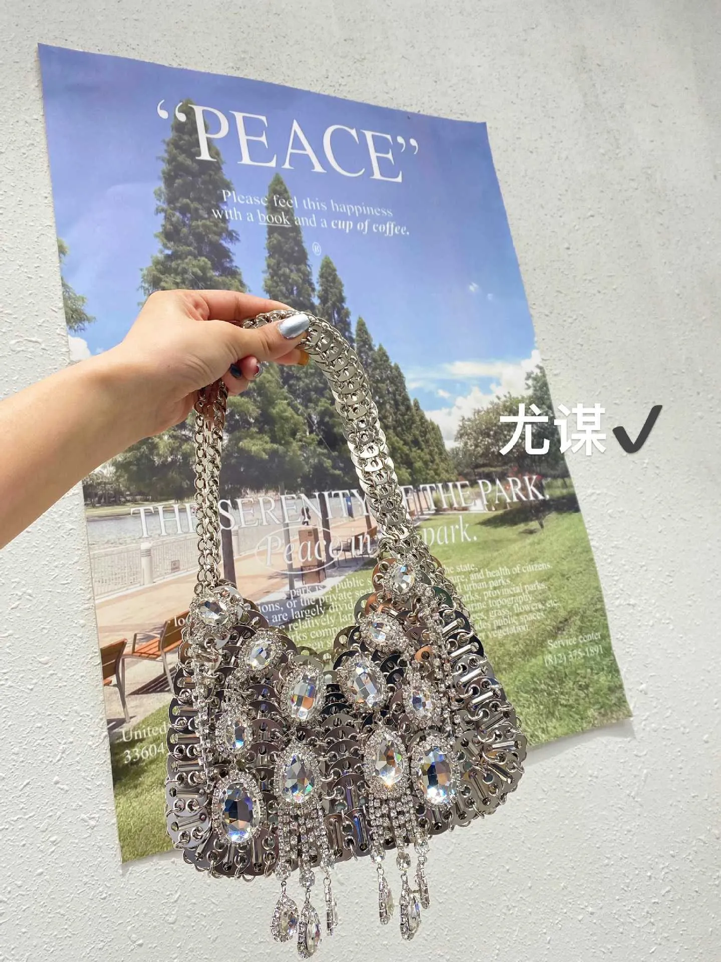 Handmade Woven Dumpling Banquet Beaded Bag With Sequins Tassels Metal Beads And Mobile Phone Pocket Shiny And Ineffective 230731 From Poplov1854 19.73 DHgate.Com