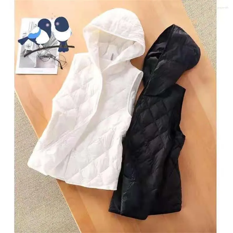 Kvinnors västar Autumn Winter Short Loose Hooded ärmlös jacka 2023 Solid Outwear Female Cotton Waistcoat Ultra Light Down Vest Women