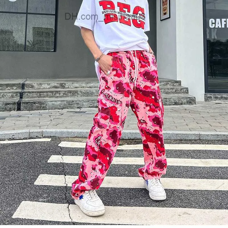Pantalones camuflaje rosa hombre sale