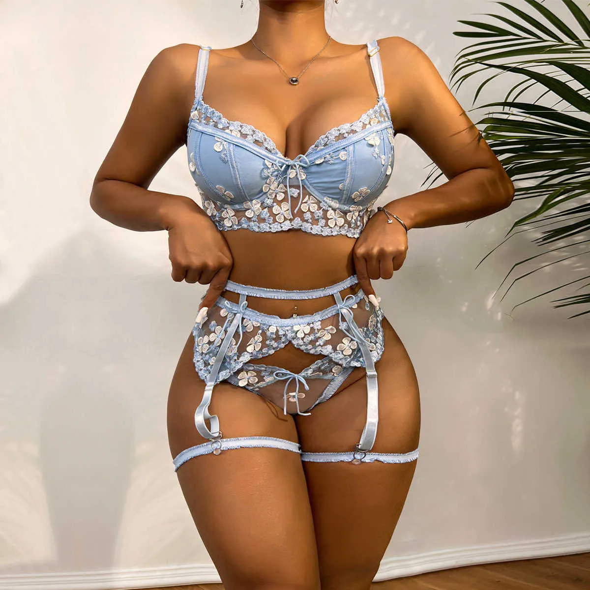 Lingerie Sexy Diversão Lingerie Verão Nova Moda Meninas Conjunto de Três Peças Requintado Pequeno Emenda de Flor com Forro Anel de Aço Roupas Femininas 230731