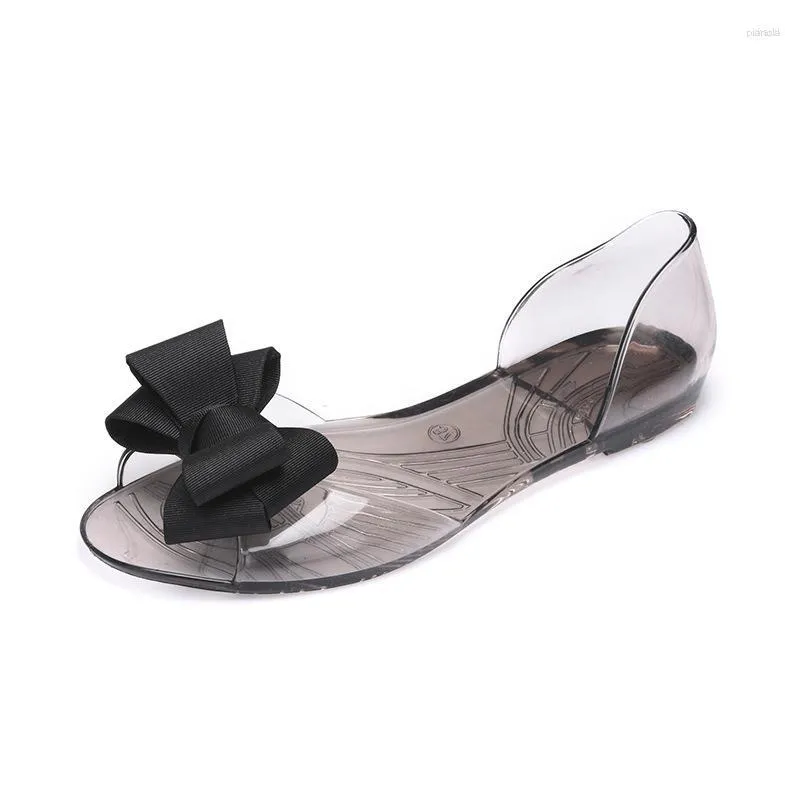 Sandały 2023 Kobiety przezroczyste mieszkania buty kobiety Pearl Bowknot Summer Lets Latie