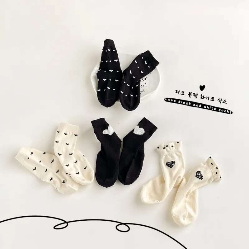 Designers Design Wave Point High Quality Nouvelles garçons filles Fashion Big Children Enfants Coton Breatch Coton Youth Black and White Striped Kids Tobs Mid Tube