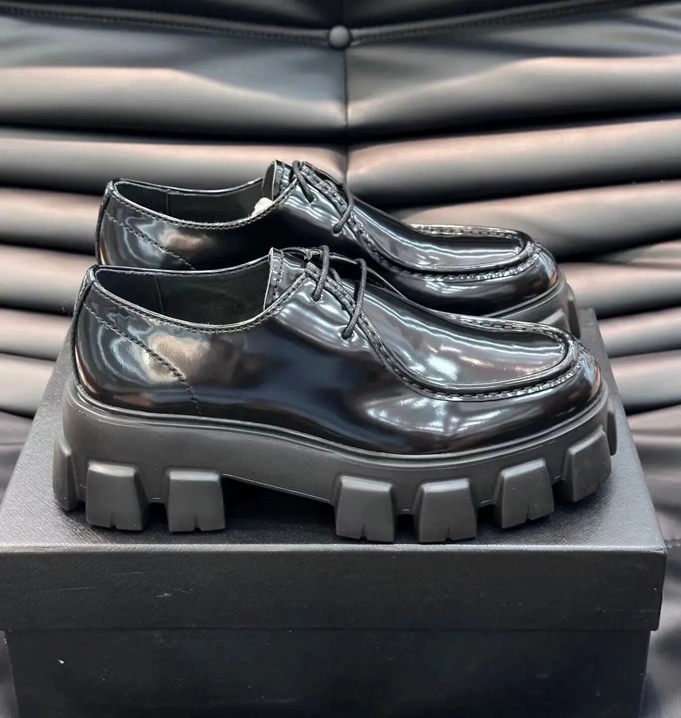 Venta al por mayor Elegante caballero Diapason Mocasines opacos Zapatos Zapatillas de vestir Hombres Mocasines de cuero cepillado Oxford Comfort